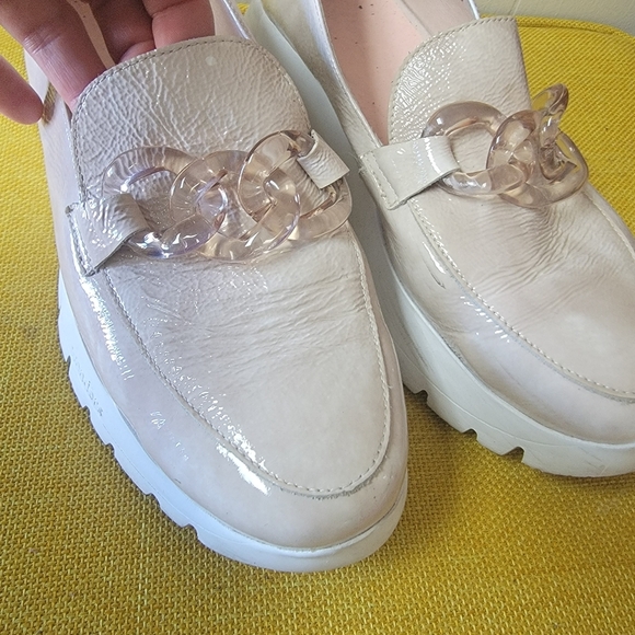 Qonders Cream Patent Platform Loafers with Chain Embellishment, Euro 40 - Picture 6 of 6